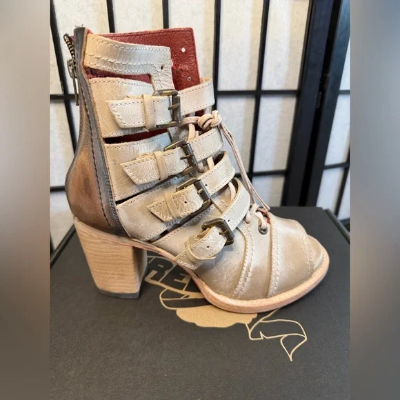 FREEBIRD NEW IN BOX Braeden Open Toed Heeled Boots Color Ice 7 - Picture 2 of 7